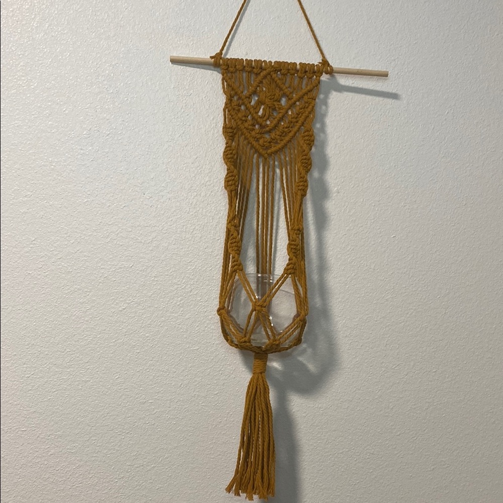 Macrame plant hanger